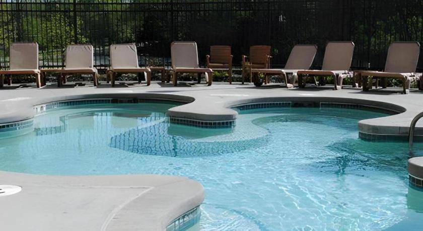 Adam's & Conference Center Hotel