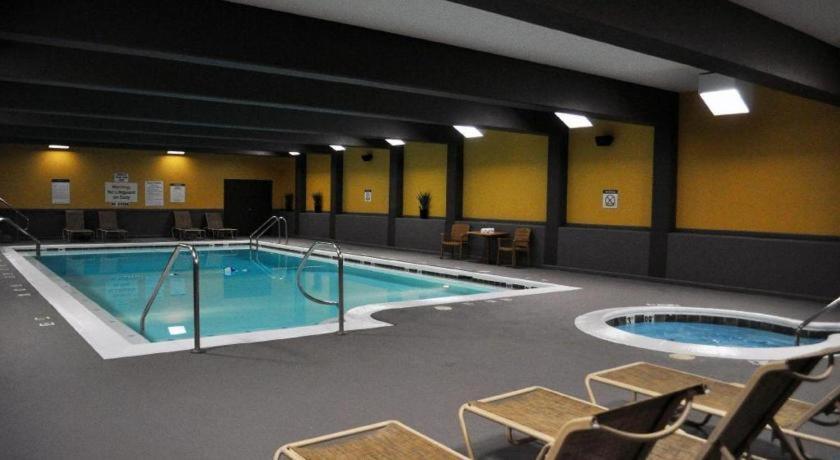 Adam's & Conference Center 3*