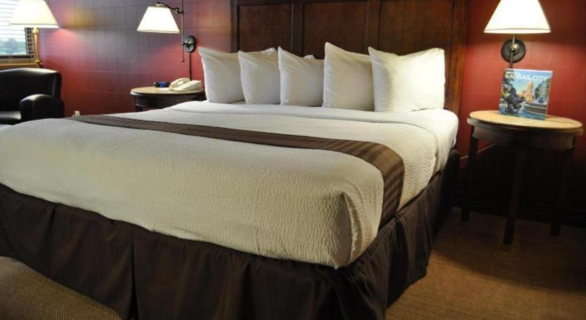 Adam's & Conference Center 3*